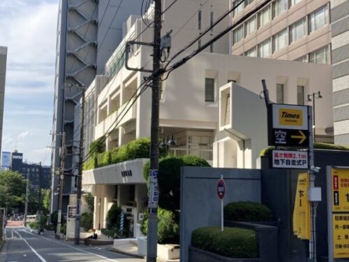 自動車会館ビルの全体写真1